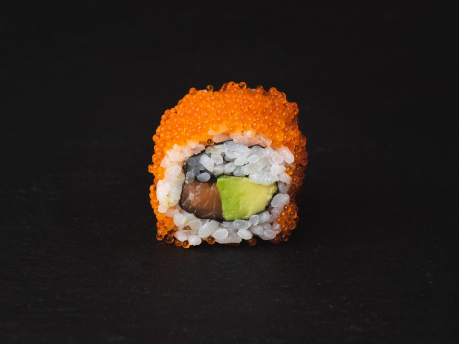 Uramaki Tobiko (Orange) mit Lachs & Avocado<br>Rolle (6 Stück)