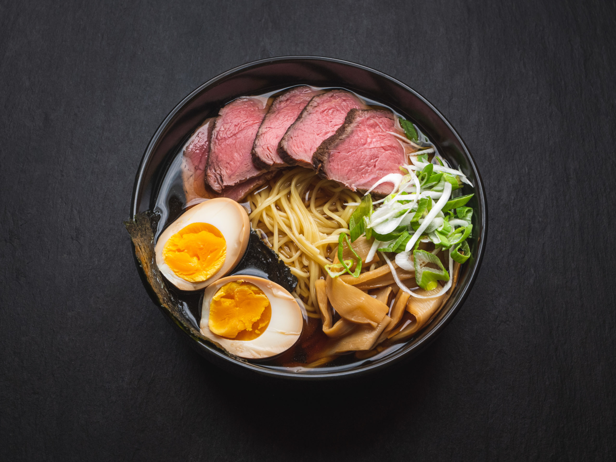 Ramen Nudelsuppe mit Rindfleisch – Toodog Sushi